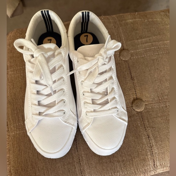 Náutica white sneaker new no tags - Picture 1 of 4